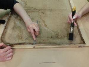 絵画の保存修復作業ー裏面掃除